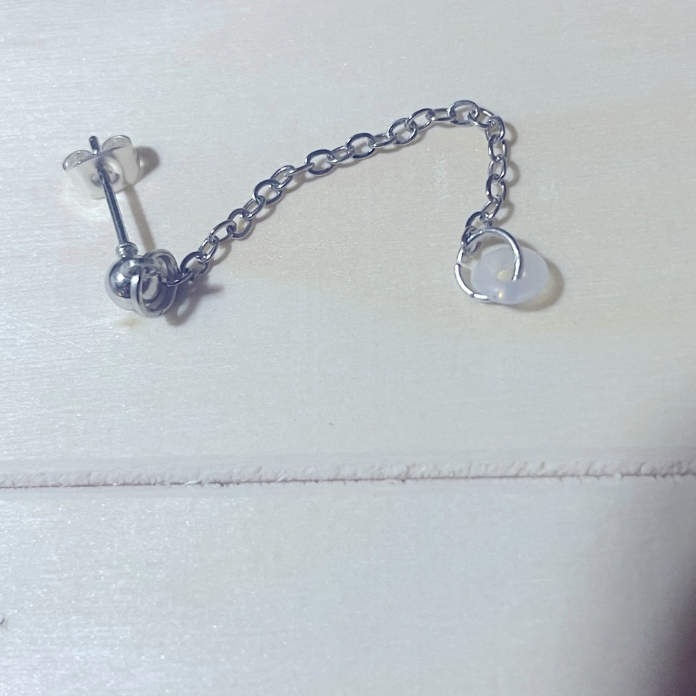 Small size silver ball post earbud holder